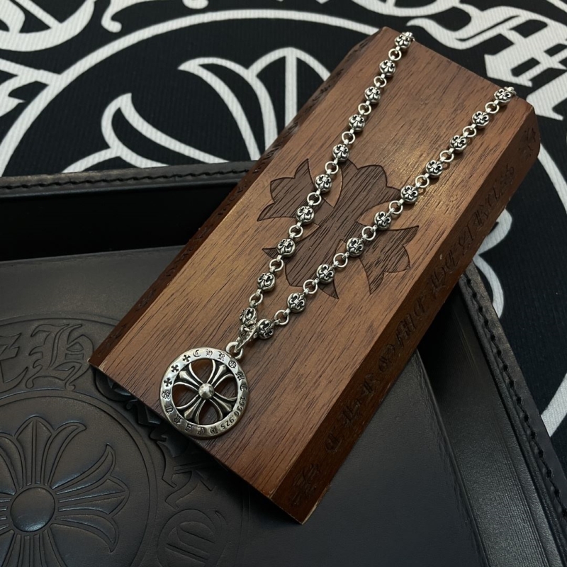 Ch*0me He**ts necklaces